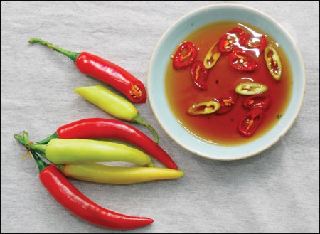 Cách đơn giản mà hữu hiệu để phân biệt nước mắm nguyên chất và nước mắm pha chế - 1 Cách đơn giản mà hữu hiệu để phân biệt nước mắm nguyên chất và nước mắm pha chế - 1