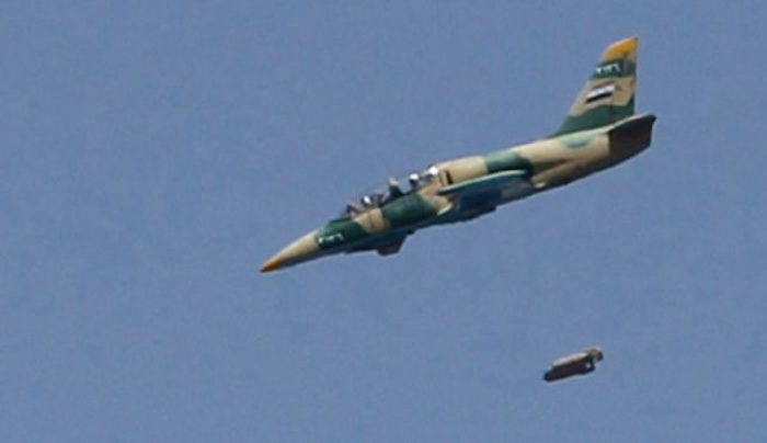 Chiến đấu cơ Syria dội bom khủng bố ở Darayya - 1 Máy bay cường kích của Không quân Syria dội bom khủng bố