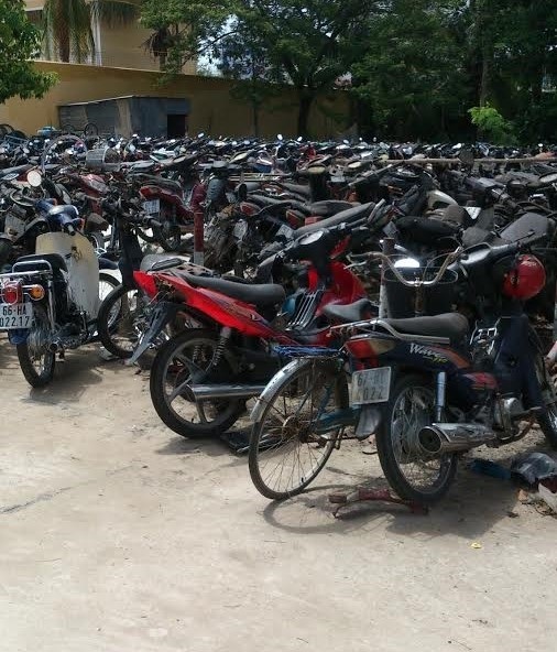 Tước danh hiệu Công an nhân dân của thượng sĩ công an lấy xe tang vật đem bán - 1 Kho xe tang vật của Công an TX.Tân Châu.