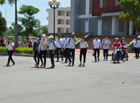 
Cụm thi đại học ở Quảng Ngãi diễn ra an toàn. (Ảnh: Hồng Long)
