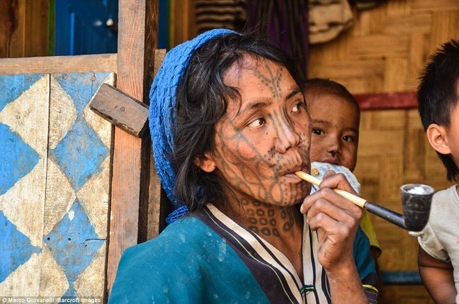 "Phải lòng" những người phụ nữ dũng cảm xăm kín mặt - 1 "Phải lòng" những người phụ nữ dũng cảm xăm kín mặt - 1