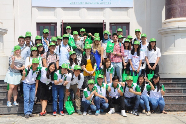 Sinh viên Đại học Tân Tạo tham gia các hoạt động ngoại khóa với SV quốc tế.