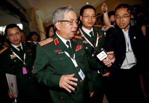 Thượng tướng Nguyễn Chí Vinh trả lời phỏng vấn báo chí quốc tế - 1 Thượng tướng Nguyễn Chí Vịnh, Thứ trưởng Bộ quốc phòng trả lời phỏng vấn báo chí bên lề Đối thoại Shangri-La- Ảnh: Reuters.