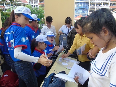 Các thí sinh kiểm tra các dụng cụ cần thiết cũng như giấy tờ cần mang theo