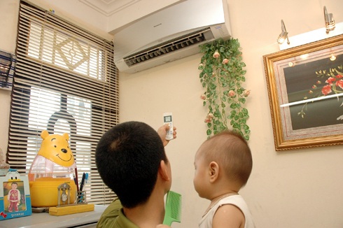 Đừng để liệt mặt, đột tử vì dùng máy lạnh - 1 Phòng máy lạnh có trẻ em chỉ nên đặt nhiệt độ khoảng 26 - 28oC. Ảnh minh họa: Internet