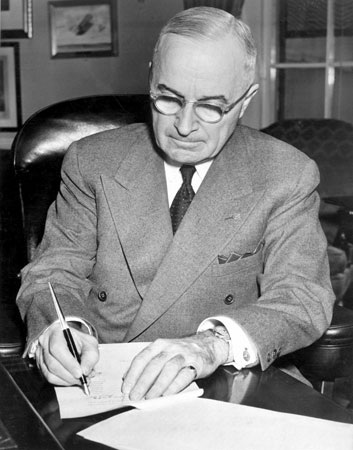 Tình báo Anh – Mỹ và kế hoạch nắm giữ nguồn dầu mỏ Trung Đông - 1 Tổng thống Harry S.Truman.