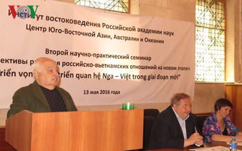 Tiến sỹ Lokshin với tham luận đề cập chuyến thăm Nga của Thủ tướng Nguyễn Xuân Phúc sắp tới.