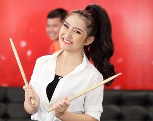 Hot girl chơi trống - 1
Mi Ngân