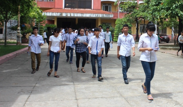 
Thí sinh tại Thanh Hóa hoàn thành môn thi đầu tiên. (Ảnh: Nguyễn Thùy)
