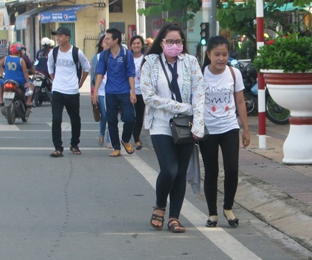 Thời tiết sáng nay 2/7 tại Bạc Liêu tương đối mát mẻ, tạo cảm giác nhẹ nhàng cho thí sinh dự thi môn thứ 3 Ngữ Văn. (Ảnh: Huỳnh Hải)