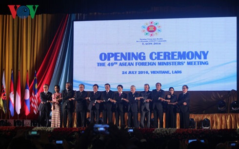 Khai mạc Hội nghị Ngoại trưởng ASEAN lần thứ 49 - 1
Các đại biểu chụp ảnh lưu niệm tại Lễ khai mạc AMM-49.