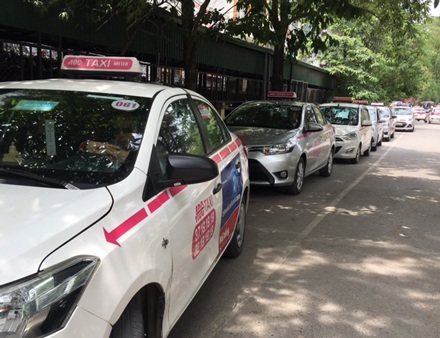 “Mở cửa” cho taxi, bệnh viện sẽ loạn! - 1 Đại diện bệnh viện Nhi khẳng định cán bộ viên chức bệnh viện không có cổ phần trong công ty taxi ABC. Việc ký hợp đồng độc quyền là đúng pháp luật để đảm bảo an ninh trong viện.