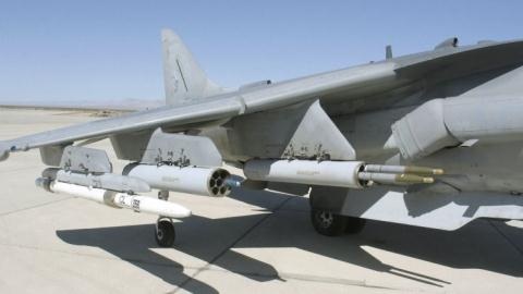 F-16 Mỹ bắt đầu bắn vũ khí thông minh - 1 Rocket APKWS trên cường kích A-10.