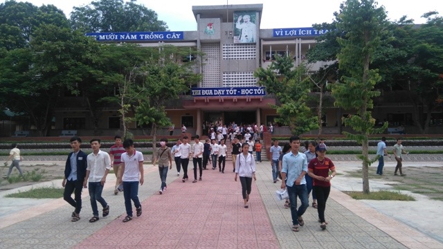 Thí sinh Quảng Trị bước ra khỏi phòng thi với tâm trạng khá phấn khởi.