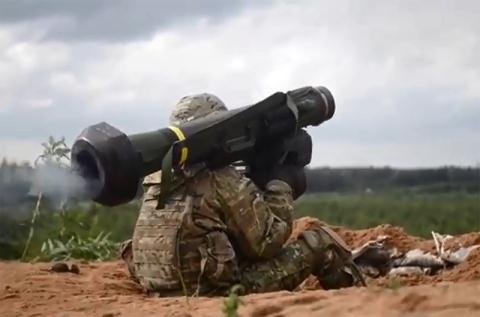 Tên lửa Javelin thị uy sát biên giới Nga - 1 Tên lửa chống tăng Javelin trong cuộc tập trận chung Mỹ - Estonia.