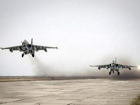 Nga chứng minh vẫn làm chủ chiến trường Syria? - 1 Máy bay cường kích Su-25 của không quân Nga tại Syria