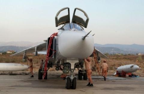 Nga chuyển giao vũ khí, thay đổi chiến thuật tại Syria - 1 Cường kích Su-24M2 tại Syria.
