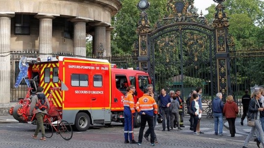 Vụ sét đánh ở Paris làm 11 người bị thương. Ảnh: AP