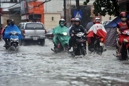 Dân chờ lời cam kết chống ngập - 1
