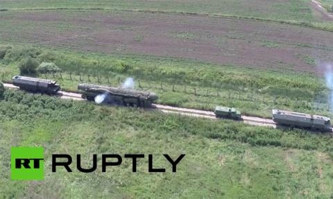 Tên lửa ICBM Nga rầm rập ra trận sau tuyên bố sốc - 1 Lực lượng RVSN hành quân ra trận.