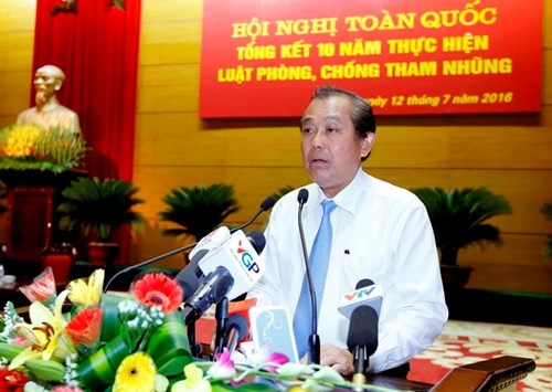 Tiền tham nhũng đi đâu? - 1