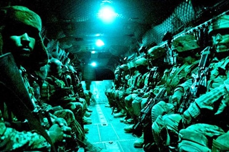 Chuyến bay định mệnh của 15 lính biệt kích tiêu diệt Bin Laden - 1 15 biệt kích Team 6 trên chiếc “kẻ chiếm đoạt” 17.