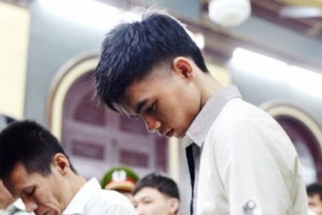Buổi đoàn tụ đặc biệt của gia đình tử tù Hồ Duy Trúc trước Tết Bính Thân - 1 Hồ Duy Trúc tại tòa.