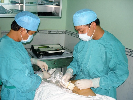 Trị suy giãn tĩnh mạch: Tùy tiện sẽ nguy hiểm - 1 Suy giãn tĩnh mạch là bệnh lành tính nhưng sẽ có biến chứng nguy hiểm nếu không được điều trị kịp thờiẢnh: Nguyễn Thạnh