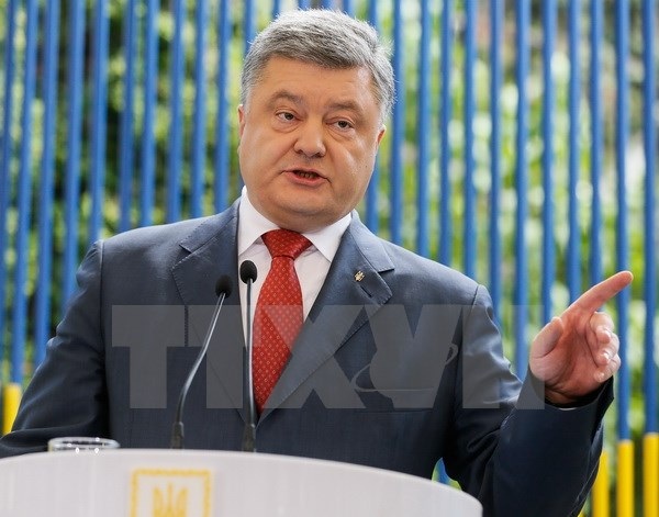 Tổng thống Ukraine dọa tiến hành không kích để "răn đe" Nga - 1 Tổng Ukraine Petro Poroshenko. (Nguồn: EPA/TTXVN)
