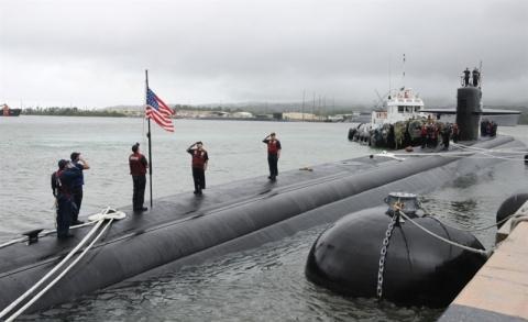 Tư duy quân sự mới trên Biển Đông: Mỹ kích hoạt - 1 Tàu ngầm USS Chicago cập cảng Vịnh Subic ngày 3/8/2015