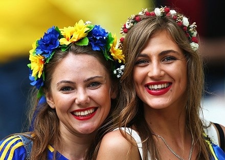 Say đắm miền gái đẹp trên khán đài EURO - 1 Say đắm miền gái đẹp trên khán đài EURO - 1