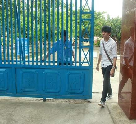 Đề Toán không dễ giật điểm 10, thí sinh bùi ngùi ra sớm - 4 Thí sinh ra về rất sớm