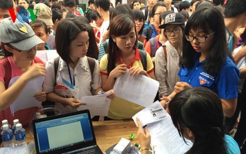 90% học sinh muốn học đại học, cao đẳng để rồi... thất nghiệp - 1 Có tới 90% học sinh tốt nghiệp THPT muốn vào ĐH, CĐ