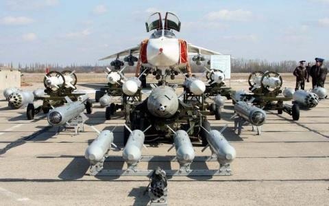 Vô hiệu hóa đối phương chỉ cần đến Su-24 cải tiến - 1 Su -24M2 cùng dàn vũ khí (nguồn http://www.airrecognition.com)