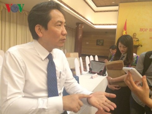 Tinh giản biên chế vì nhiều thạc sĩ, tiến sĩ: Bộ Nội vụ nói gì? - 1 Tinh giản biên chế vì nhiều thạc sĩ, tiến sĩ: Bộ Nội vụ nói gì? - 1