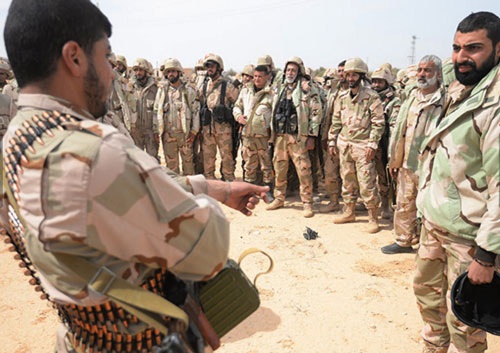 Dân quân "Đại bàng sa mạc" Syria sẵn sàng giành lấy Palmyra từ tay IS - 10