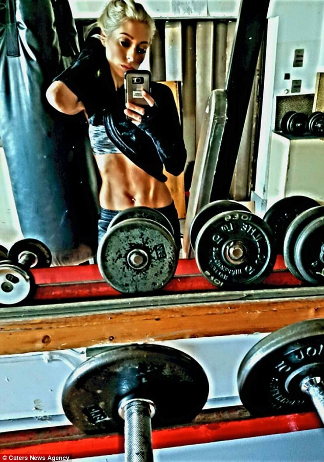 Sốc với bà mẹ 5 con, bụng "8 múi" - 10