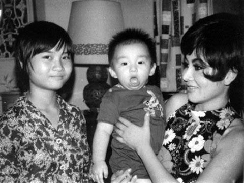 Nhan sắc thời trẻ của tuyệt đỉnh giai nhân Thẩm Thúy Hằng - 10 Thẩm Thúy Hằng có 1 con trong cuộc hôn nhân đầu và 4 người con trong cuộc hôn nhân thứ 2.