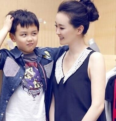 “Nàng Tịnh Nhi” Vương Diễm lộ diện sau thời gian dài ở ẩn - 11
Cậu con trai của Vương Diễm khá lém lỉnh và đáng yêu.