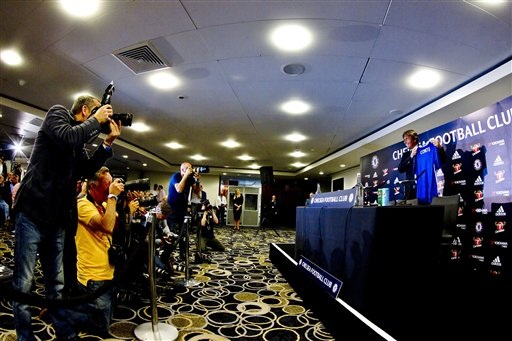 Conte chính thức ra mắt Chelsea - 9
Buổi họp báo ra mắt của Conte nhận được sự quan tâm đông đảo các nhà báo, giới truyền thông ở xứ sương mù