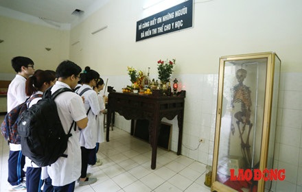 Chùm ảnh: Trăn trở của bác sĩ tương lai trong việc học với thi thể người - 11 Chùm ảnh: Trăn trở của bác sĩ tương lai trong việc học với thi thể người - 11