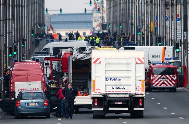 Cảnh tượng kinh hoàng sau các vụ đánh bom liên hoàn tại Brussels - 18
Rất đông cảnh sát, binh sĩ cùng các phương tiện đã được triển khai tại Brussels sau các vụ tấn công liên hoàn.