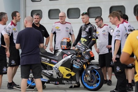 MotoGP 2016 bước vào ngày chạy thử đầu tiên - 1