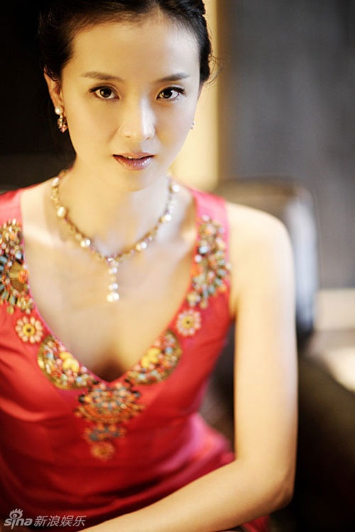 “Nàng Tịnh Nhi” Vương Diễm lộ diện sau thời gian dài ở ẩn - 14
Vương Diễm từng thừa nhận, cô rất may mắn, không chỉ trong sự nghiệp mà cả trong việc lấy chồng. Cô tự hào nhắc đến ông xã như một người đàn ông chỉn chu, ân cần, thương yêu vợ con hết mức.