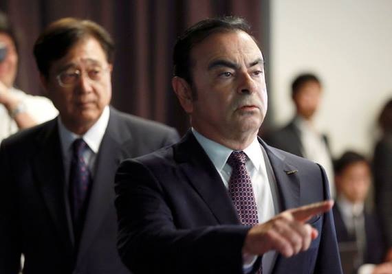 Nissan thâu tóm Mitsubishi - 1
Chủ tịch kiêm CEO của Nissan Motor Co. - ông Carlos Ghosn (phải) và Chủ tịch kiêm CEO của Mitsubishi Motors Corp. - ông Osamu Masuko (Ảnh: AP)