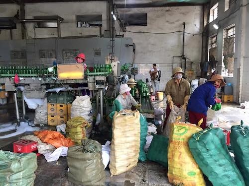 Bắc Giang: Cận cảnh nhà máy bia xả thải bức tử dòng sông Thương - 2 Bắc Giang: Cận cảnh nhà máy bia xả thải bức tử dòng sông Thương - 2