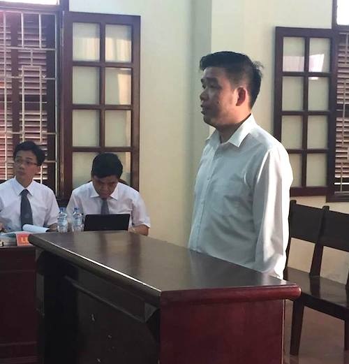 Bắc Giang: Tạm hoãn phiên toà xét xử "trùm sò" MB24 Vũ Ngọc Thuyển - 1
TAND Cấp cao đang xét xử trùm sò MB24 Vũ Ngọc Thuyển.