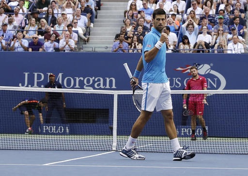 Nhìn lại chiến thắng ngọt ngào của Wawrinka trước Djokovic - 3
Djokovic ăn mừng sau khi ghi điểm