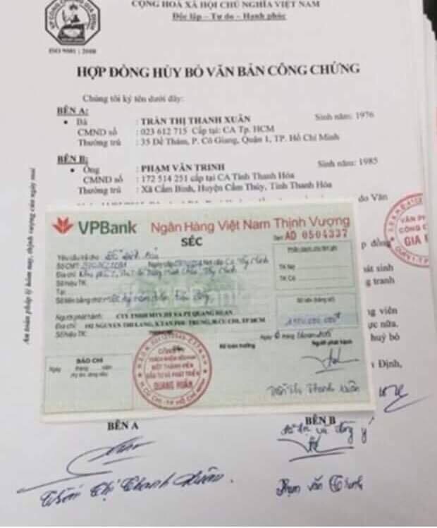 Vụ bỗng dưng mất 26 tỷ đồng trong tài khoản: Chuyển công an xử lý - 1
Chữ ký và chữ viết thật của Phạm Văn Trinh tại phòng công chứng trùng với chữ ký mang tên Giám đốc Trần Thị Thanh Xuân trong tờ séc