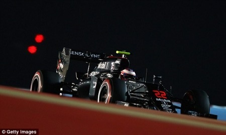 Pole thứ hai liên tiếp cho Lewis Hamilton - 7